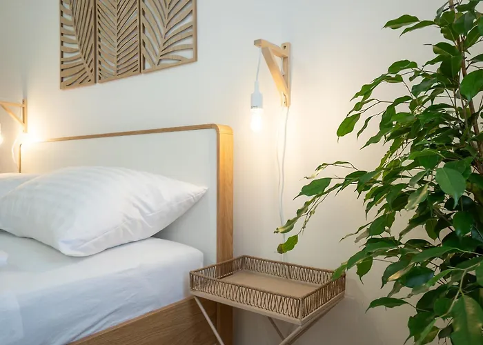 Bright And Cozy With A View *